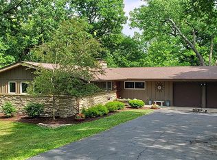 1055 Van Tassel Rd, Dundee, IL 60118