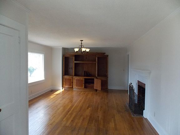 4th image of 306 S Maple Street