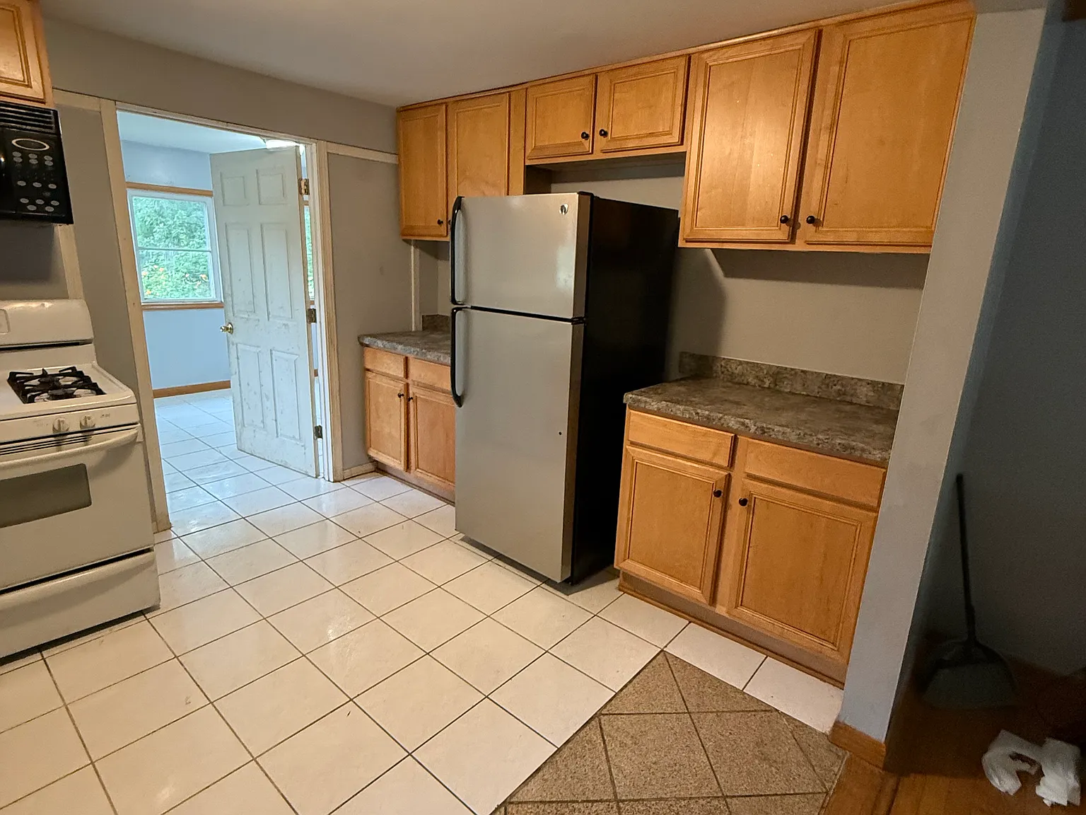 28W365 Batavia Rd, Warrenville — Photo 4