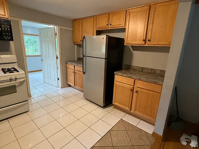 28W365 Batavia Rd — Photo 4