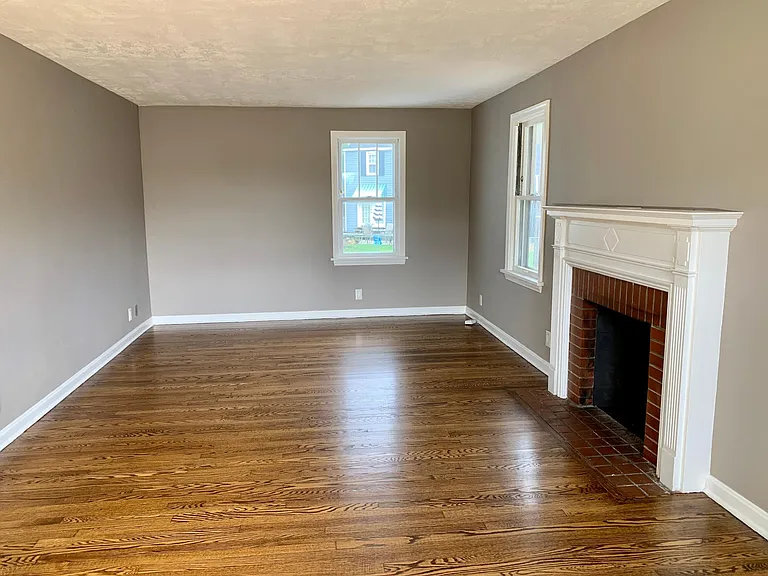 235 Everhard Rd SW — Photo 10