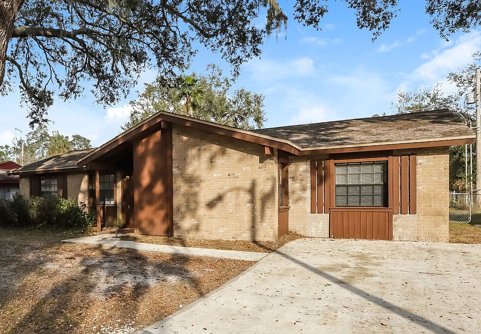 1st image of 717 Ponderosa Dr E