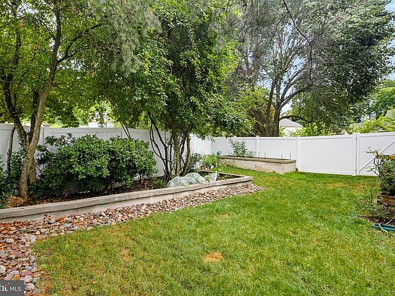 5th image of 218 Cherry Hill Ln