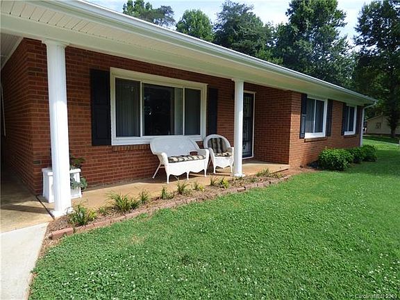 3rd image of 2421 Belle Terre Dr