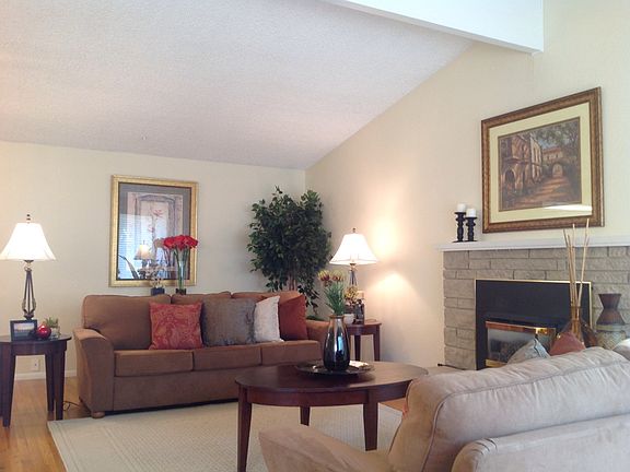 Living room/high ceiling