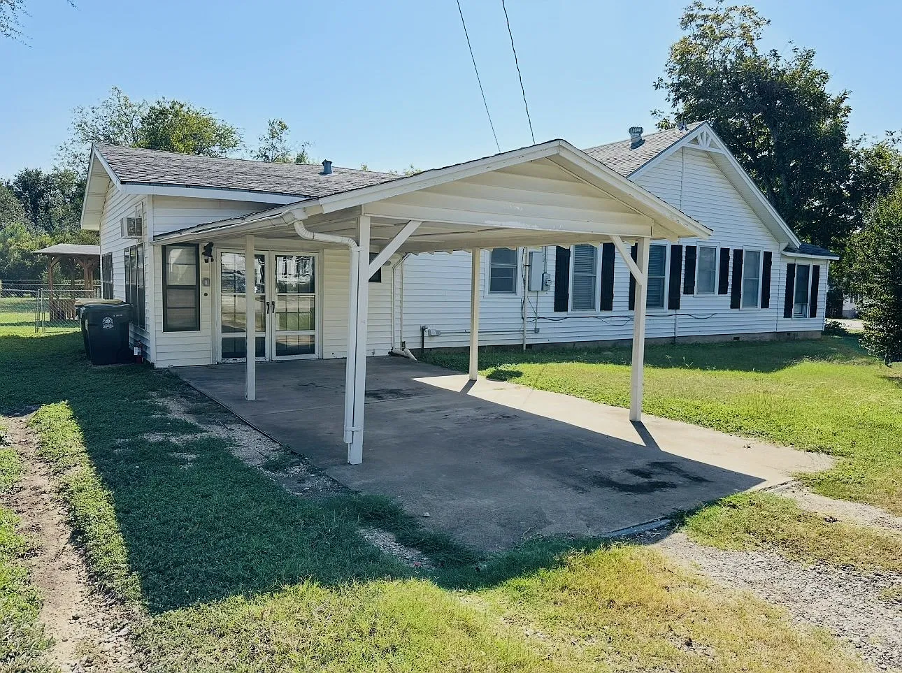 3 bed, 2.0 bath, 1896 sqft, $1,850 — Photo 2