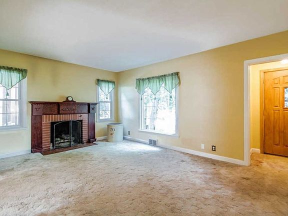3rd image of 2904 E Crawford Ave