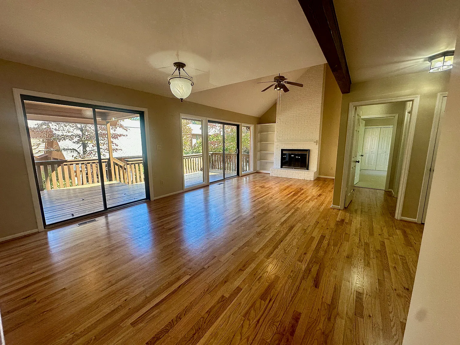 3 bed, 1609 sqft, $2,200 — Photo 3