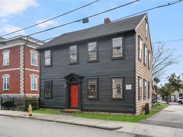 14 Elm St, Newport, RI 02840