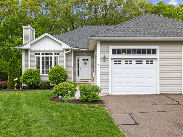 91 Pondview Circle #91, Beacon Falls, CT 06403