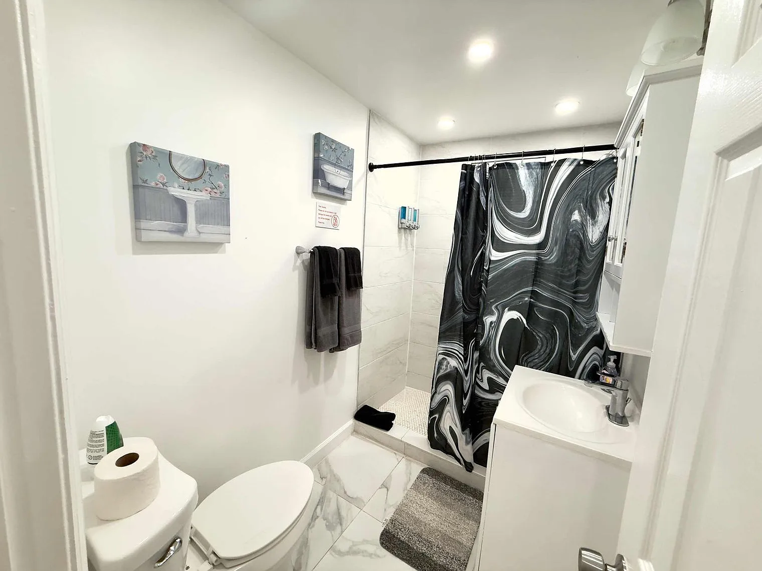 2 bed, 1.0 bath, 796 sqft, $7,803 — Photo 3