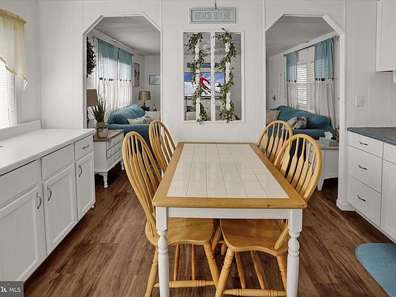 3rd image of 34059 Clematis St