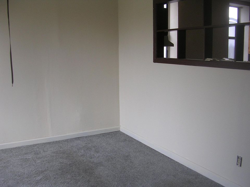 2nd image of 418 Benton St #1