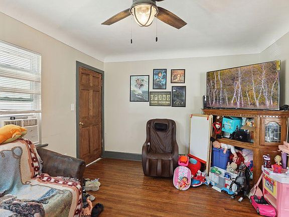 2nd image of 930 Saint Clair Ave #2