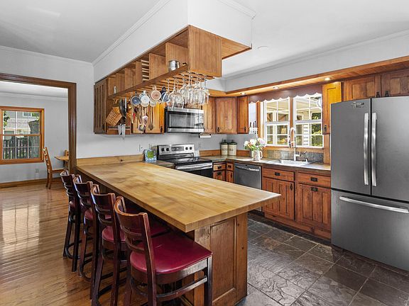 3rd image of 1680 Sussex Ct