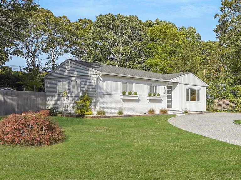 138 W Tiana Rd — Photo 2
