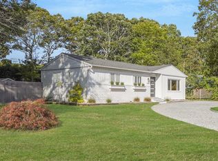 138 W Tiana Rd, Hampton Bays, NY 11946