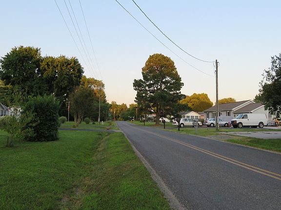 4th image of 683 Holly Vista Dr