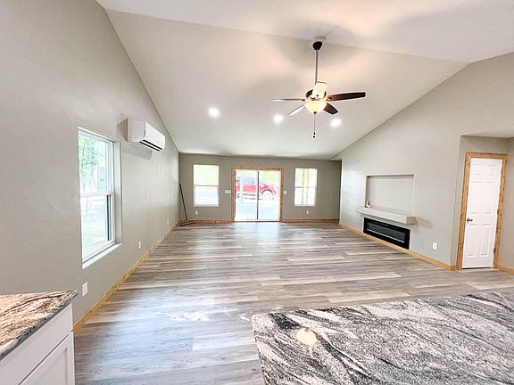 5th image of 105 Hackamore Drive