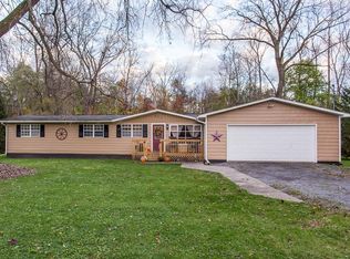 301 Hook Rd, Farmington, NY 14425