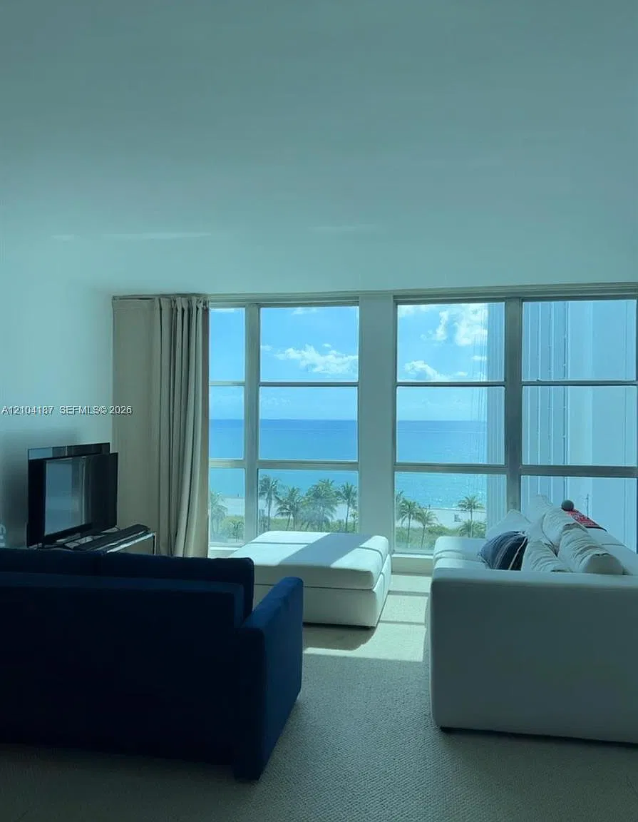 Crystal House Condo — Photo 3