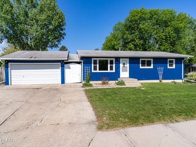 2902 Shadow Rd, Grand Forks, ND, 58201