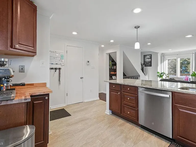 7680 Wolford Way — Photo 8