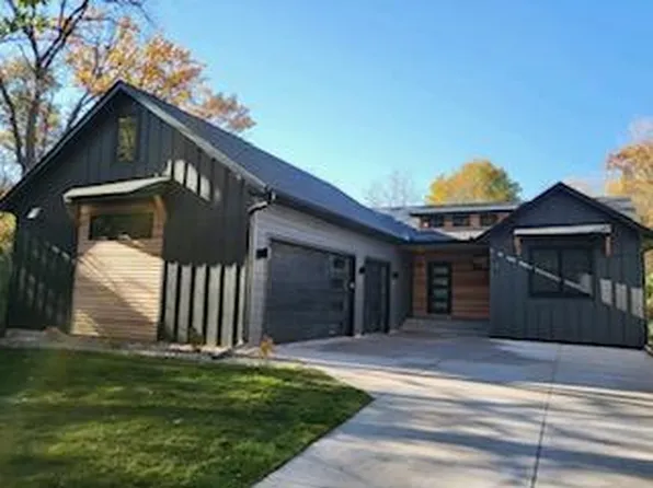 1401 Harmony Dr, Mahtomedi, MN 55115