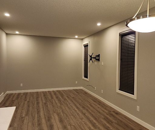 3rd image of 20219 17th Ave NW