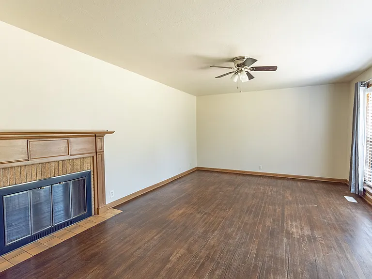 721 W Lakeshore Dr — Photo 5