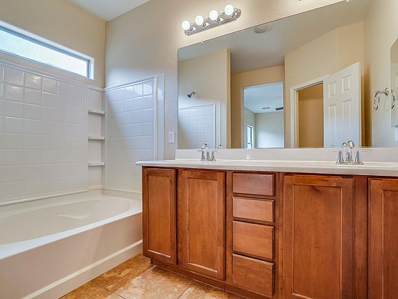 3rd image of 1113 W Desert Glen Dr