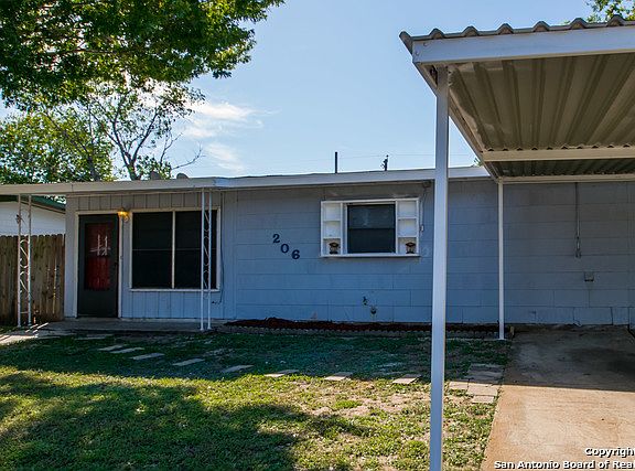 2nd image of 206 Pinehurst Blvd