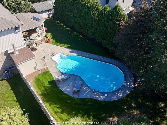 3rd image of 128 Pheasant Run Dr