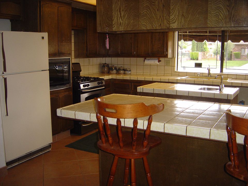 2nd image of 9077 Spohn Ct