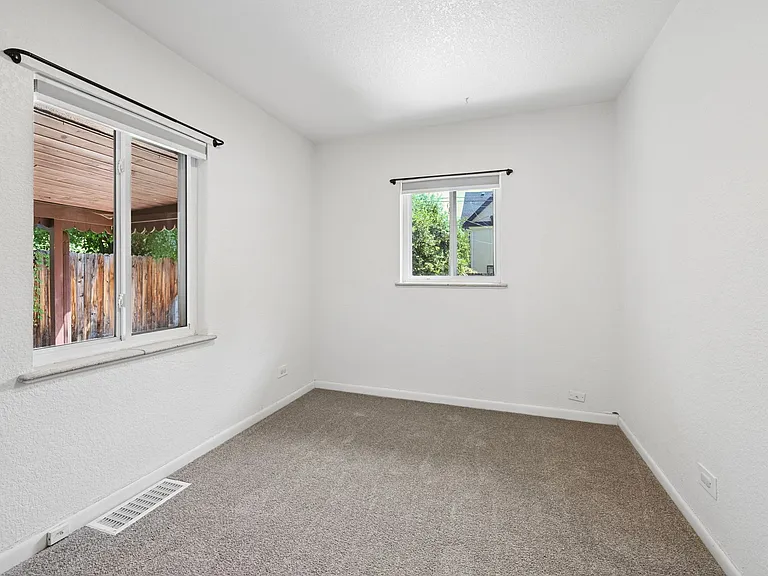840 N Krameria St — Photo 73