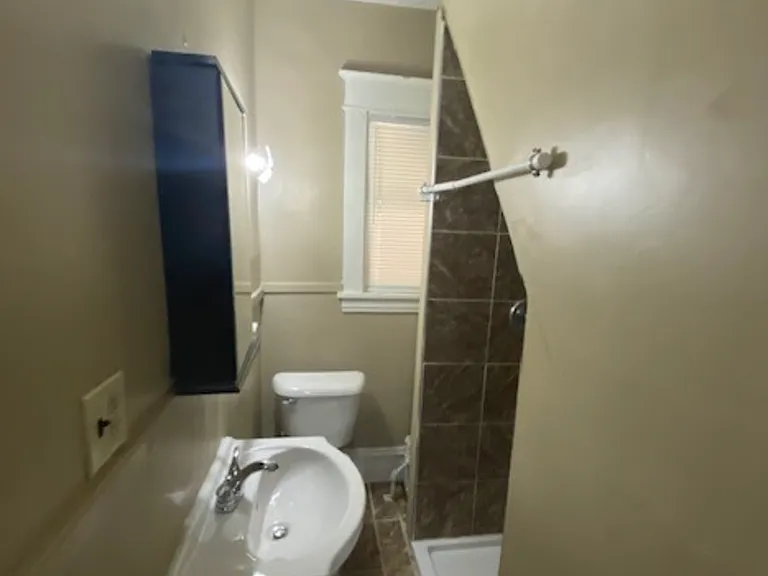 744 Simon Ave — Photo 6