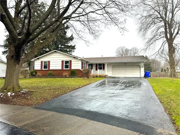 25 Cobleskill Cir, Rochester, NY 14626