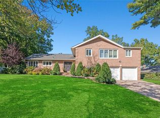 47 Tanners Rd, Great Neck, NY 11020