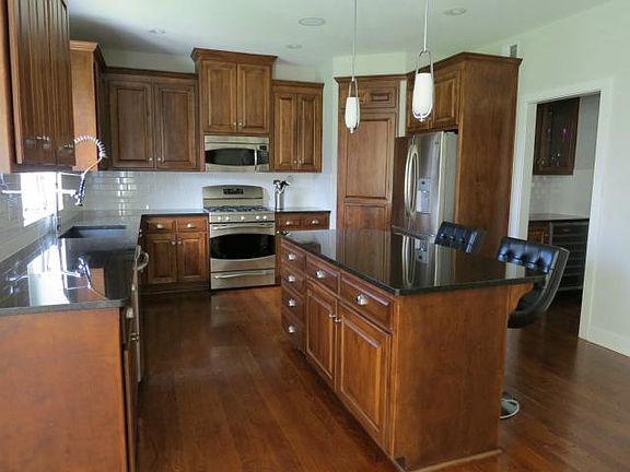5th image of 16359 W 171st St