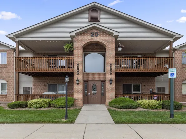 45853 Wildrye Ct, Belleville, MI 48111