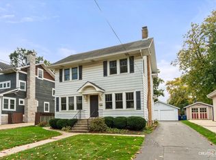 516 E Willow Ave, Wheaton, IL 60187