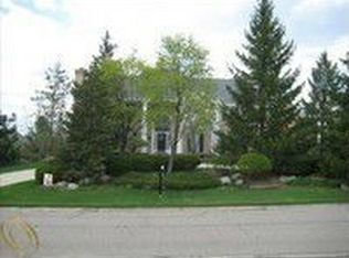 5698 Murfield Dr, Rochester, MI 48306