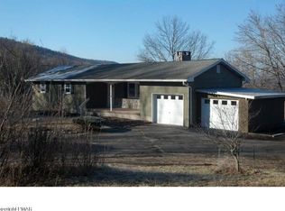 3 Weir Mountain Rd #D, Gilbert, PA 18331