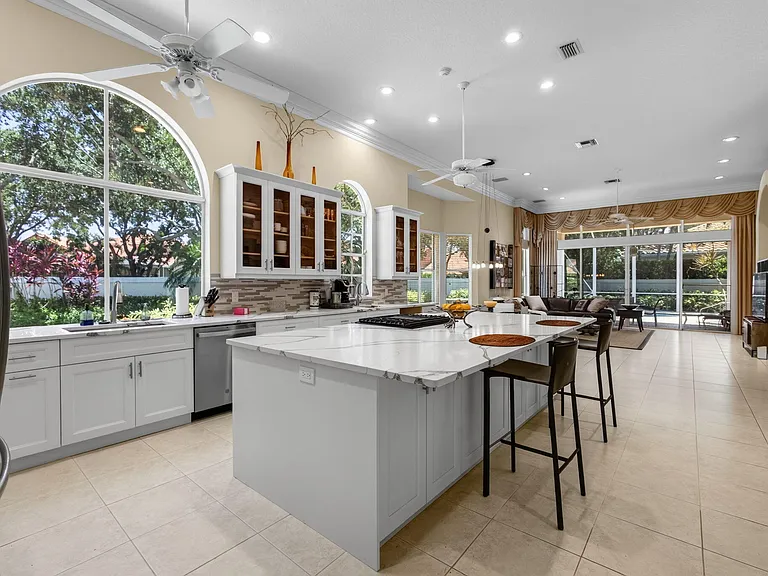 1048 Diamond Head Way — Photo 9