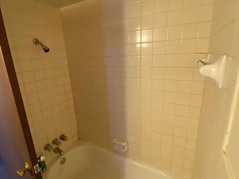 220 SW 34th St #9 — Photo 9