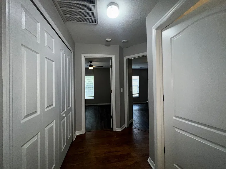 2620 Regency Oak Ln — Photo 24