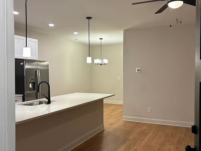 4817 Victoria Ave — Photo 2