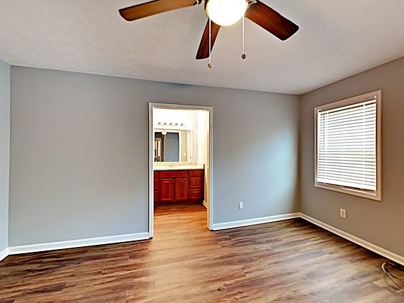 4th image of 396 Kingsport Dr