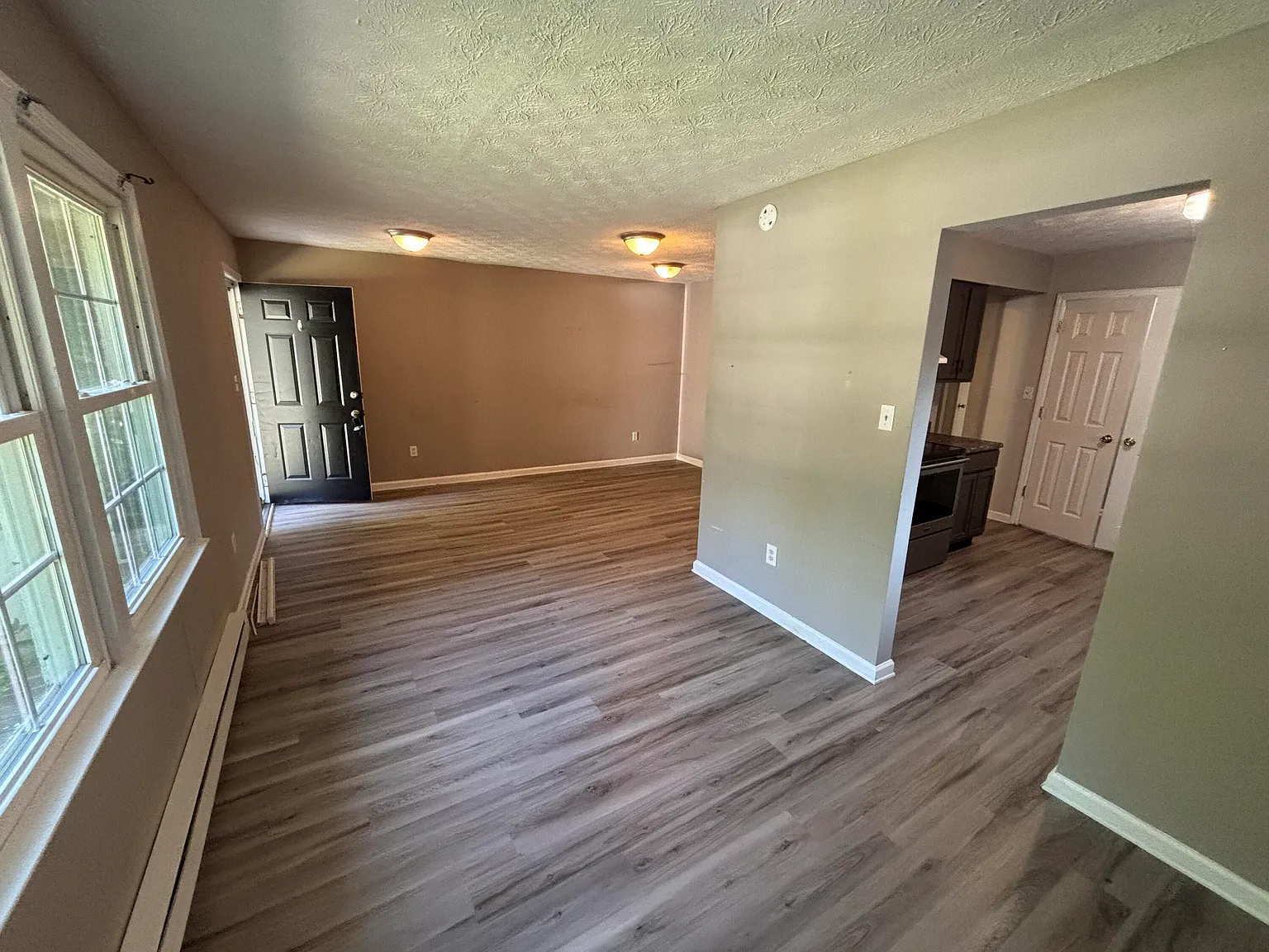 2 bed, 1.0 bath, 875 sqft, $1,100 — Photo 3