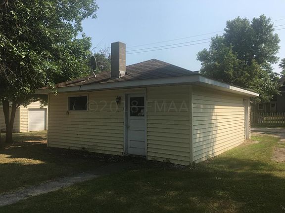 3rd image of 302 Norman Ave NE